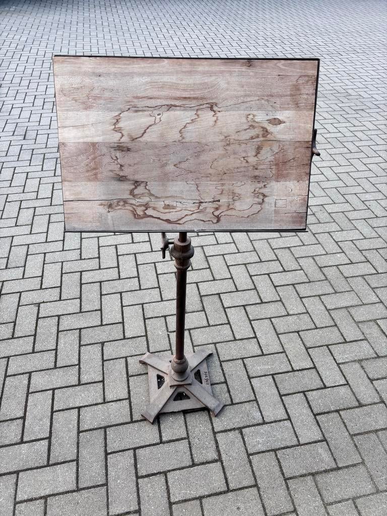 Houten tekentafel op ijzeren onderstel, Antiek en Kunst, Ophalen