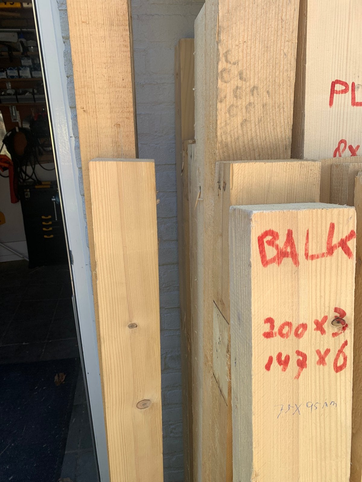 Partij balken vuren 75x95mm grof vuren 3x200 en 6x147, Doe-het-zelf en Verbouw, Hout en Planken, Ophalen, Zo goed als nieuw, 250 tot 300 cm