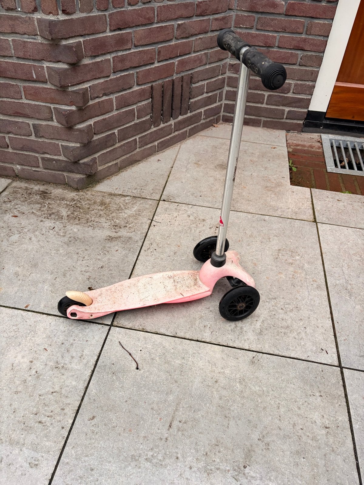 Roze kinderstep met 3 wielen - Achterwiel loopt aan, Ophalen, Gebruikt, Gewone step