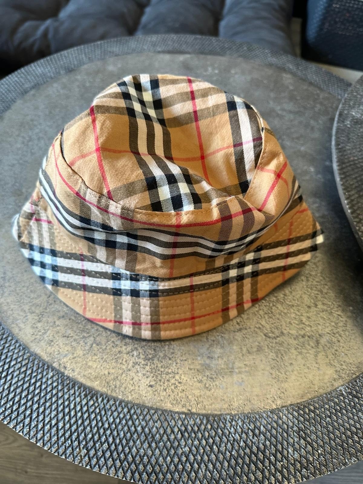 Burberry zonne hoedje nieuw, Hoed, Nieuw, Burberry, One size fits all