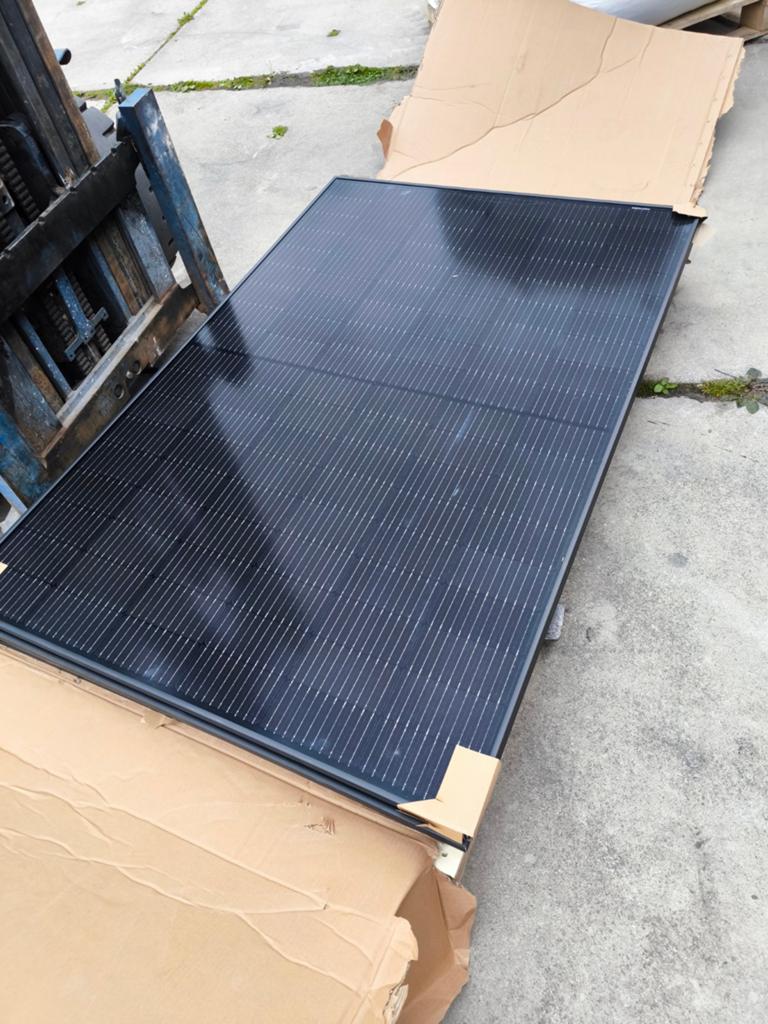 4x Nieuwe Canadian Solar 396 WP Full Black Zonnepanelen, Doe-het-zelf en Verbouw, Zonnepanelen en Toebehoren, Ophalen