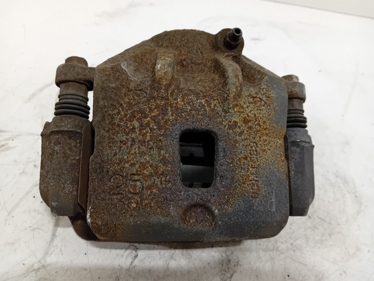 Remklauw rechts voor Kia Magentis, Onderdelen@venauto.nl, Van der Ven Autorecycling B.V., Ettenseweg 76, 4706 PB Roosendaal, The Netherlands
