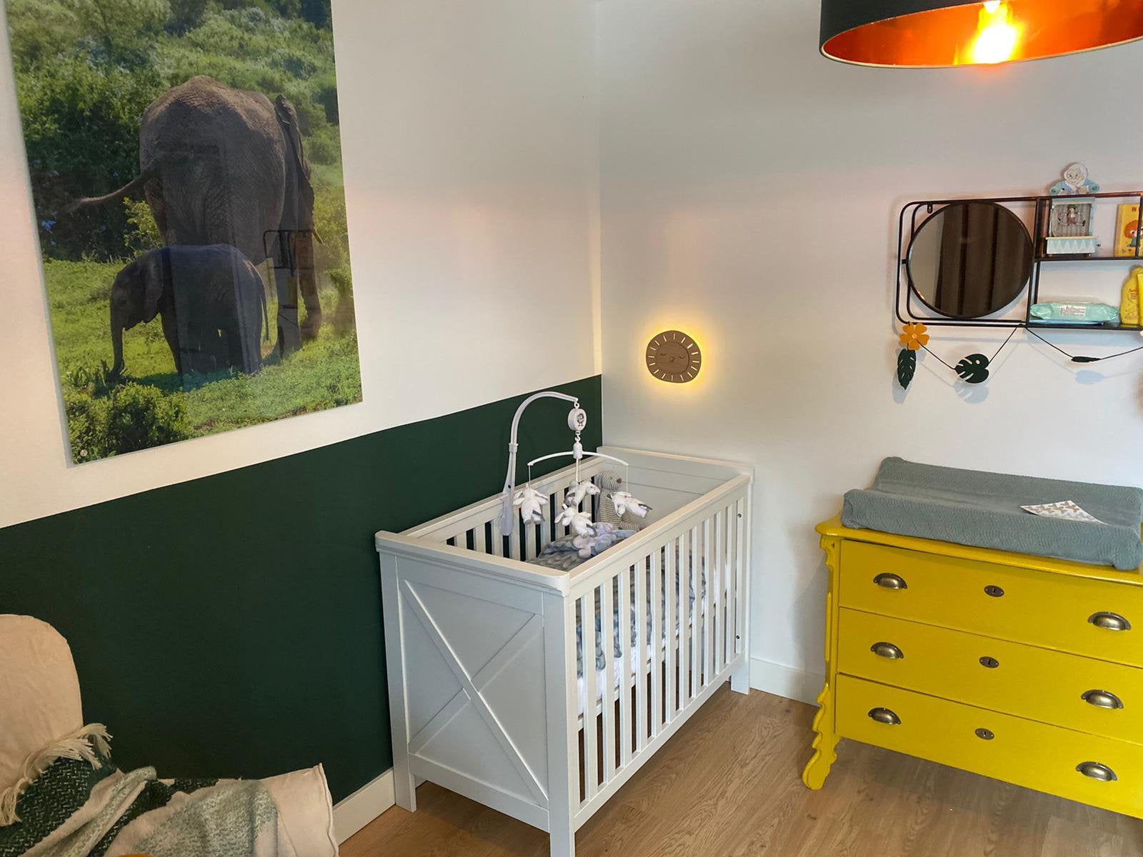 Wit ledikant met matras (zo goed als nieuw), Kinderen en Baby's, Ophalen, Zo goed als nieuw, Jongetje of Meisje