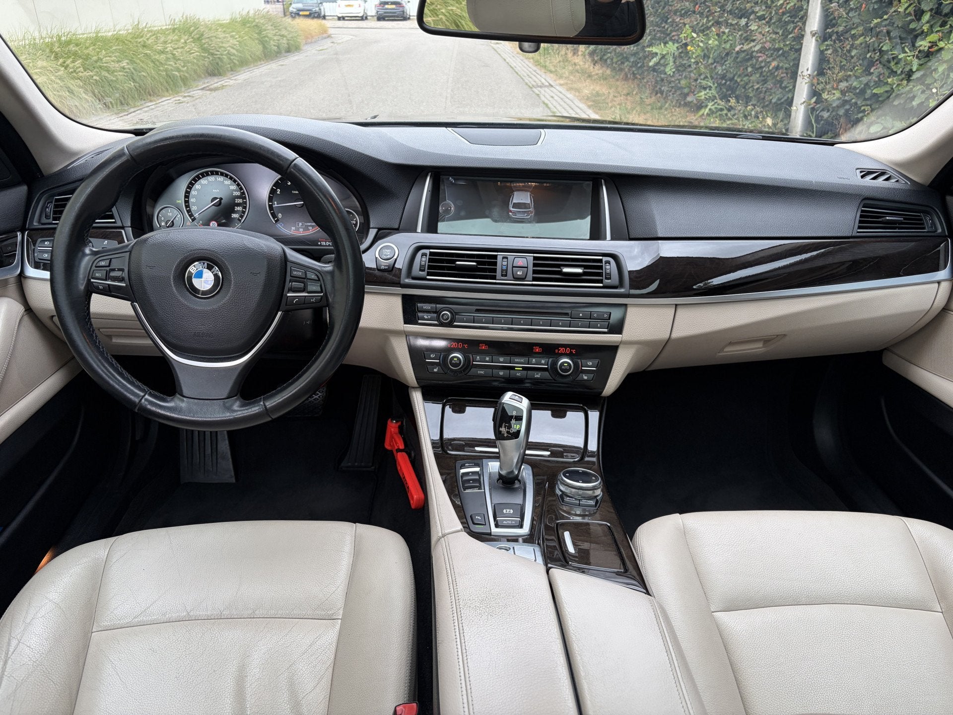 Foto 3 van BMW 5 Serie Touring 520i High Executive / AUTOMAAT / LEER /
