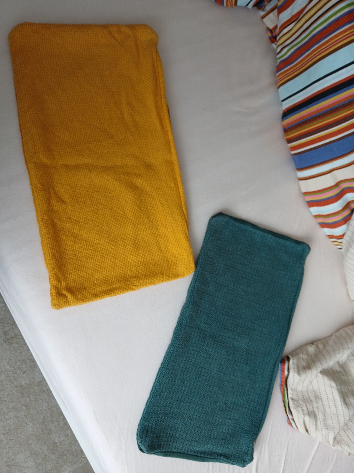 Hema kussenhoezen okergeel en blauwgroen 100% katoen, Gebruikt, Meerkleurig, Kussenhoes, Ophalen of Verzenden