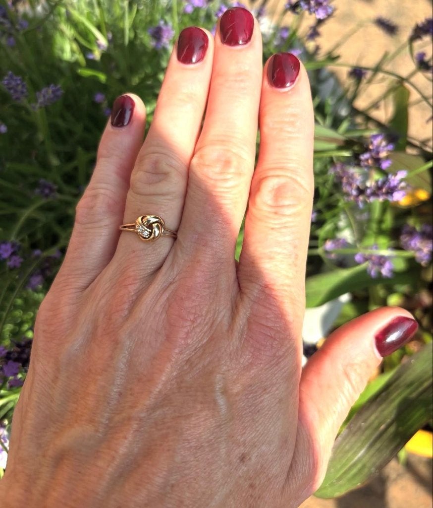Unieke vintage knoop ring met diamantjes | 14 karaat goud, Sieraden, Tassen en Uiterlijk, Ophalen of Verzenden, Goud, Ring, Met edelsteen