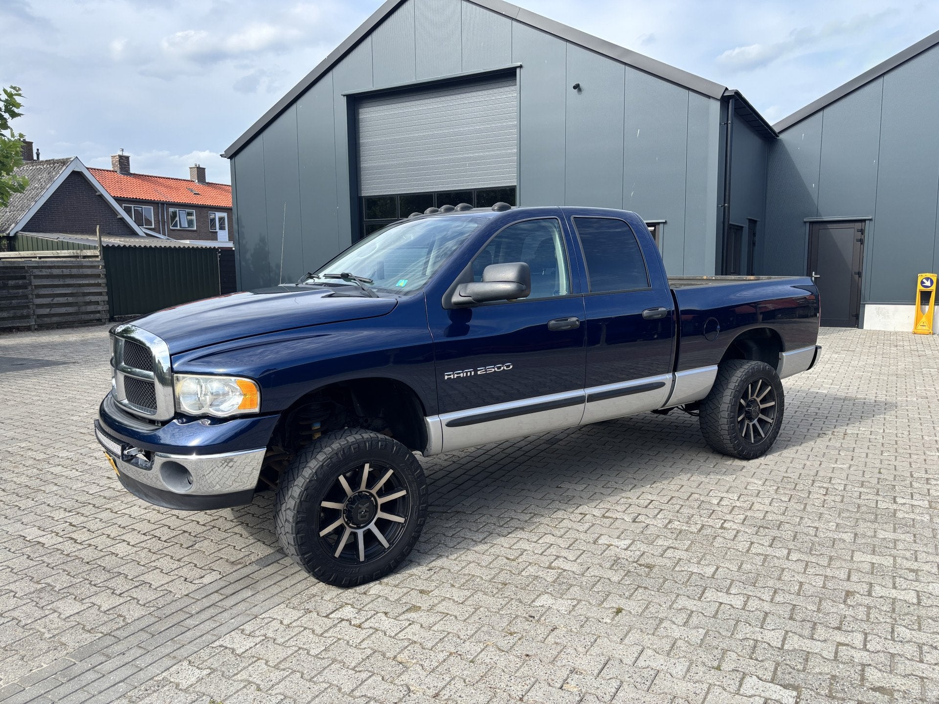 Foto 2 van Dodge Ram 2500 SLT 5.9L Cummins. 4wd, Crew-Cab, Nw-APK, Youn