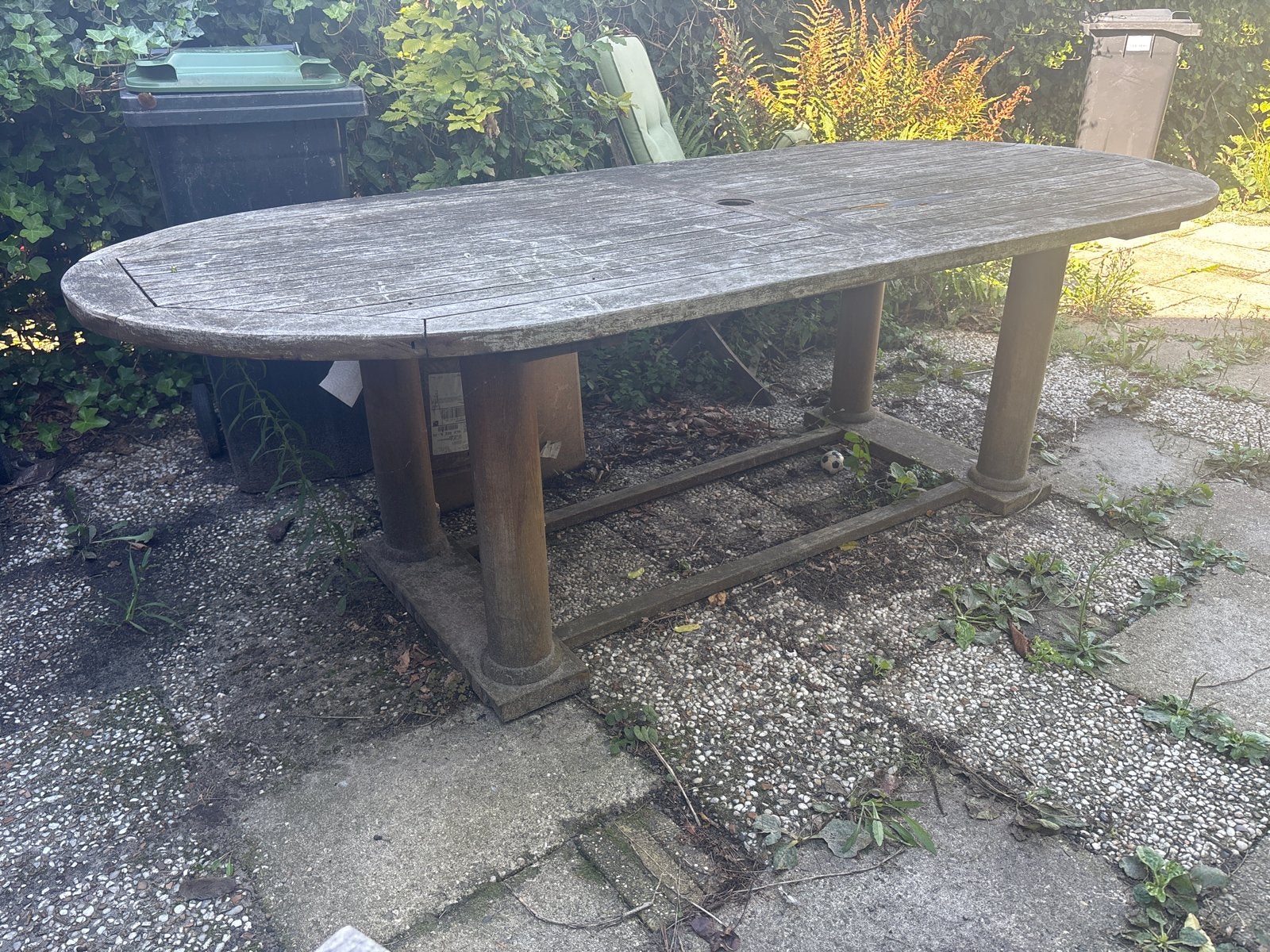 Ovale houten tuintafel - hardhout, Tuin en Terras, Ophalen, Gebruikt, Ovaal, Hout