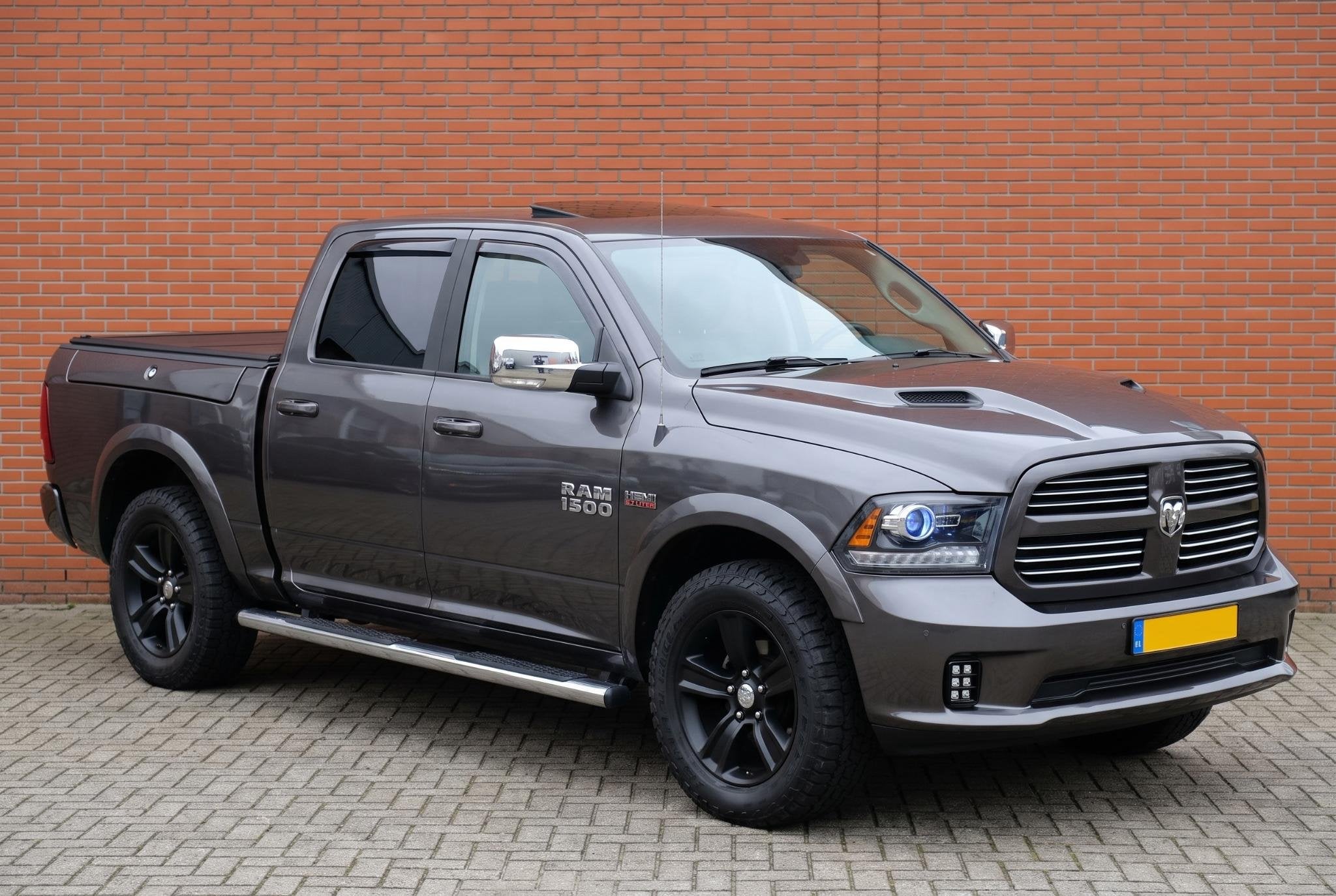 Dodge Ram 1500 5.7 V8 Sport Quad Cab 6'4 5.7 HEMI V8 | RamBo, Auto's, Automaat, Euro 5, Gebruikt, 8 cilinders