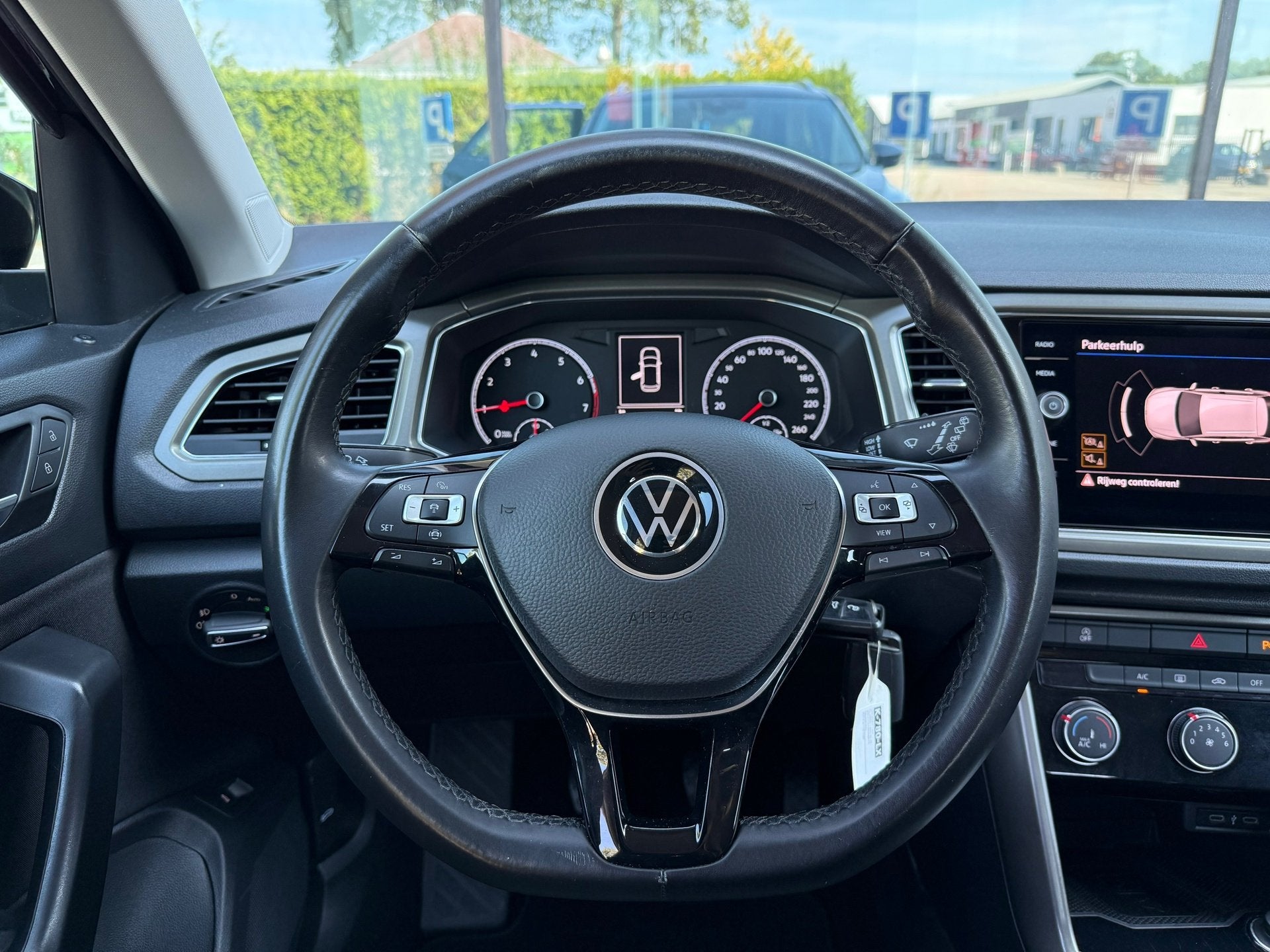 Volkswagen T-Roc 1.0 TSI Style Business - Navi - Airco - Par, Voorwielaandrijving, Dealer onderhouden, Stof, Gebruikt
