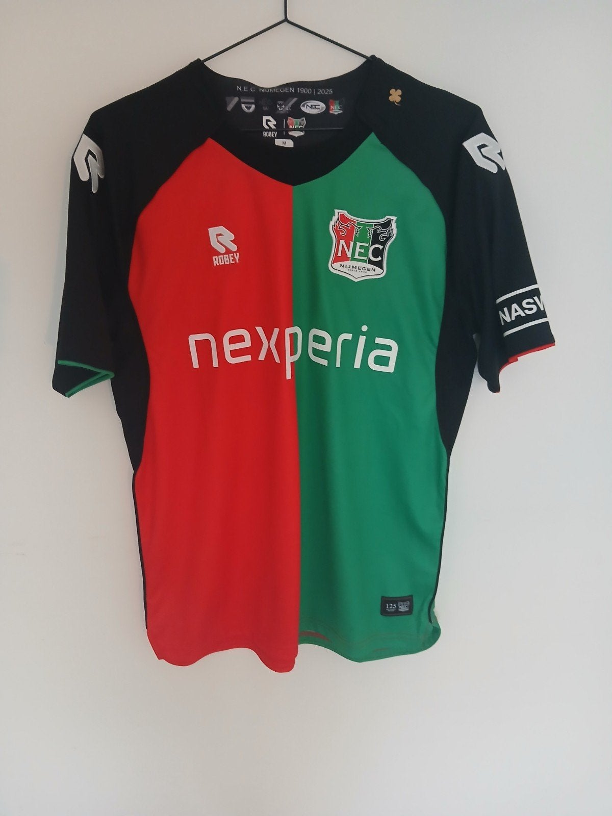NEC Shirt Sami Ouaissa (PSV) 25/26 Zo Goed Als Nieuw Maat M, Robey, Zo goed als nieuw, Voetbal, Meerkleurig