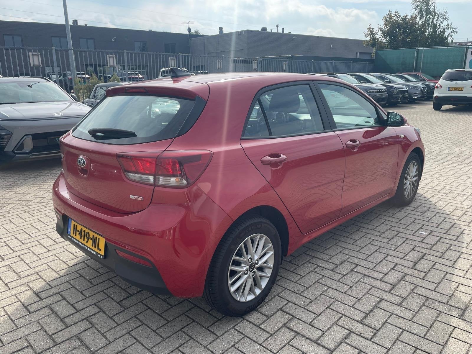 Kia Rio 1.0 TGDI DynamicLine | Navigatie | Airco | Apple Car, Auto's, Voorwielaandrijving, Gebruikt, Met garantie (alle), 1055 kg