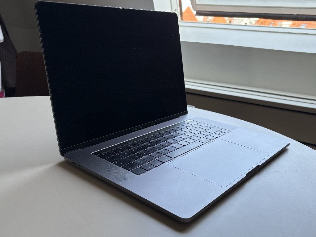 2016 Macbook Pro 15' - 256GB, 16GB RAM, Touchbar, Computers en Software, Apple Macbooks, Gebruikt, 256 GB, 2 tot 3 Ghz, 16 GB