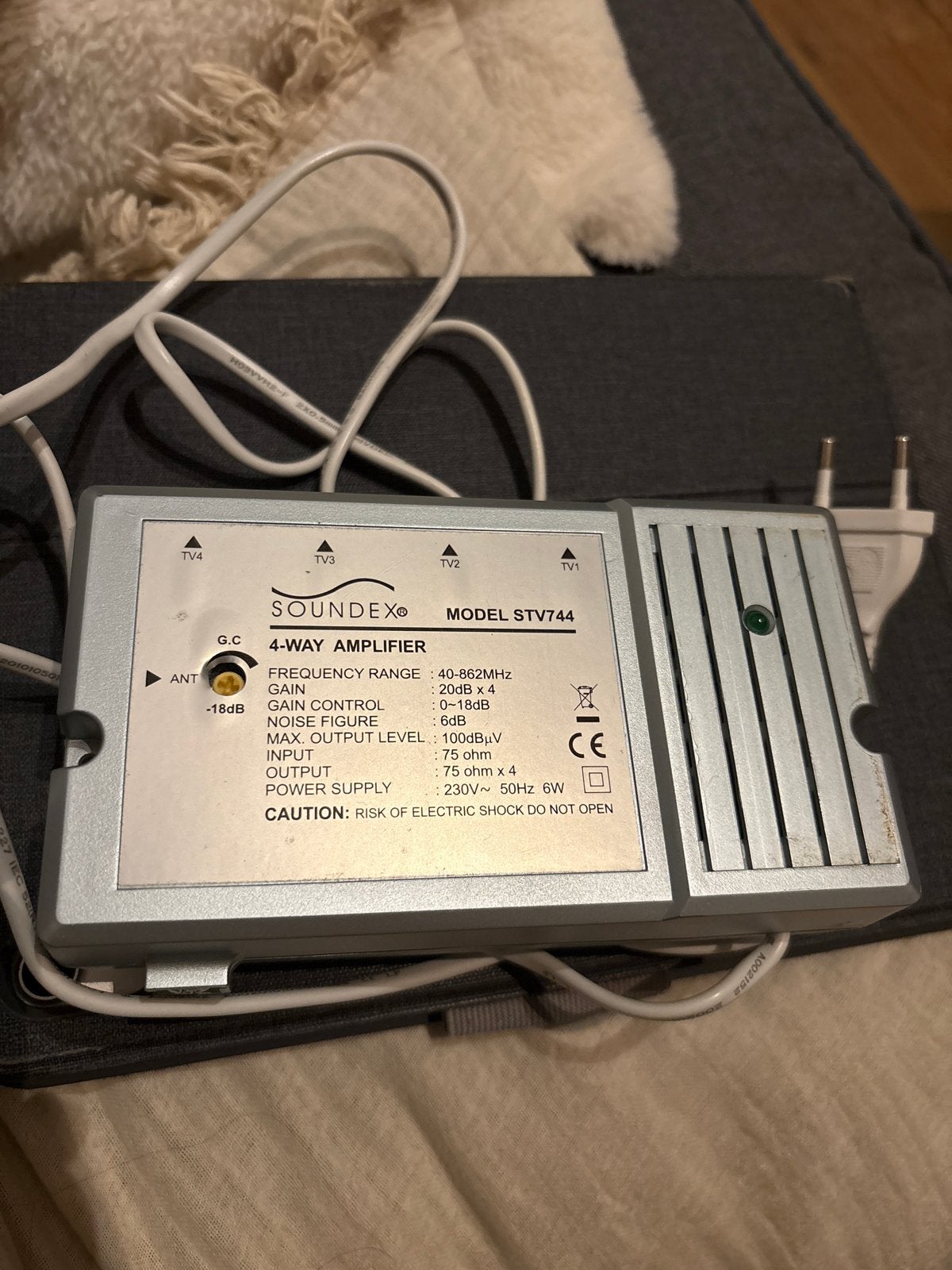 Soundex STV744 4-weg TV-versterker, Overige merken, Ophalen of Verzenden, Minder dan 60 watt, Gebruikt