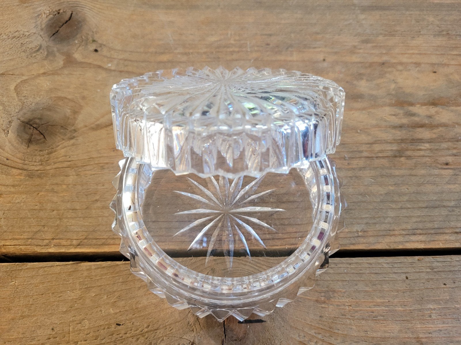 Vintage geslepen kristallen bonbonnière deksel ster 9cm
Mooi, Ophalen of Verzenden