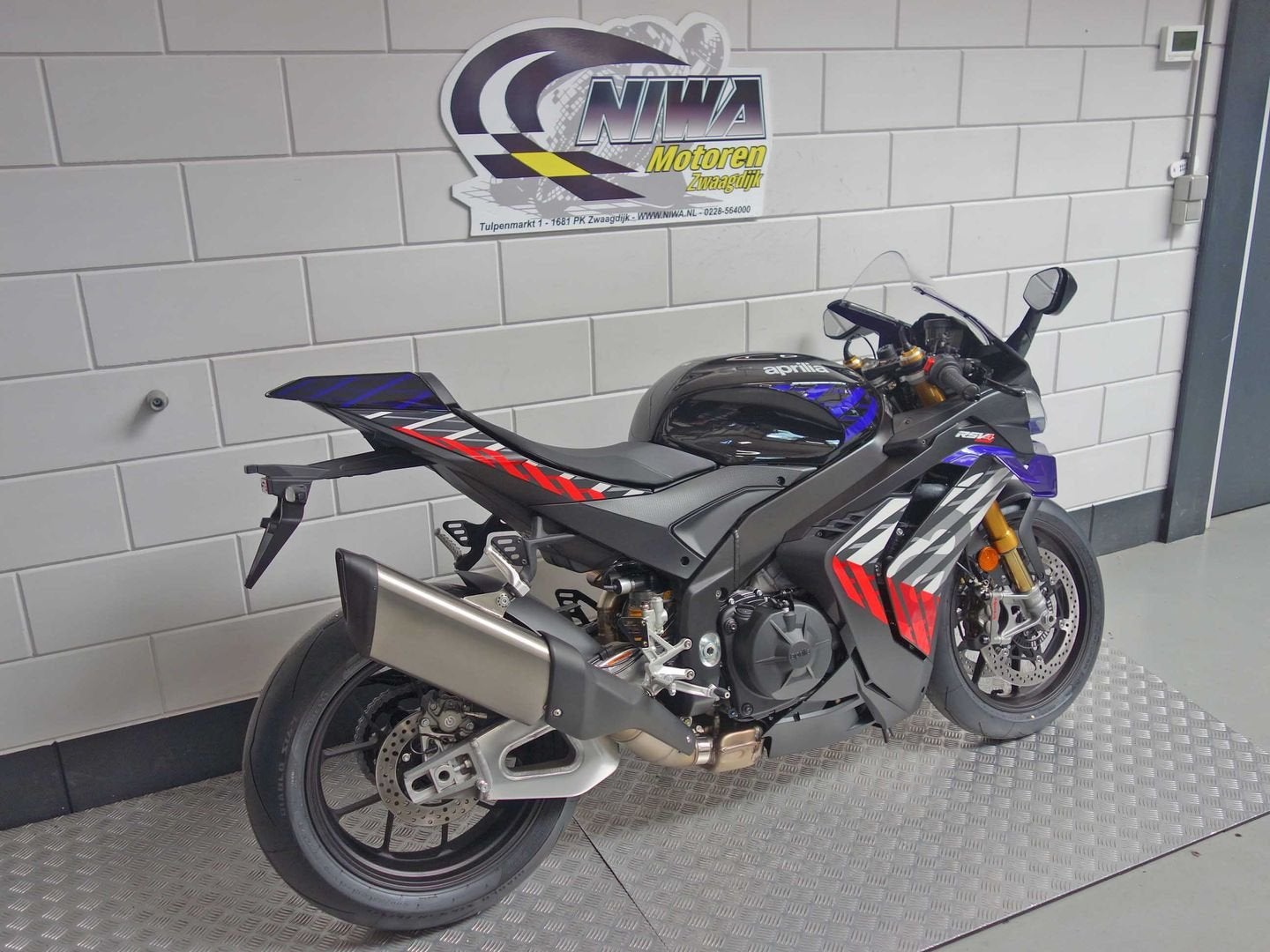 APRILIA RSV4 Factory, 1078 cc, 4 cilinders, Motorrijbewijs A, Bedrijf
