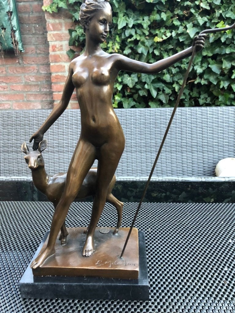 bronzen godin Diana v jacht met hinde beeld, Ophalen of Verzenden, Brons