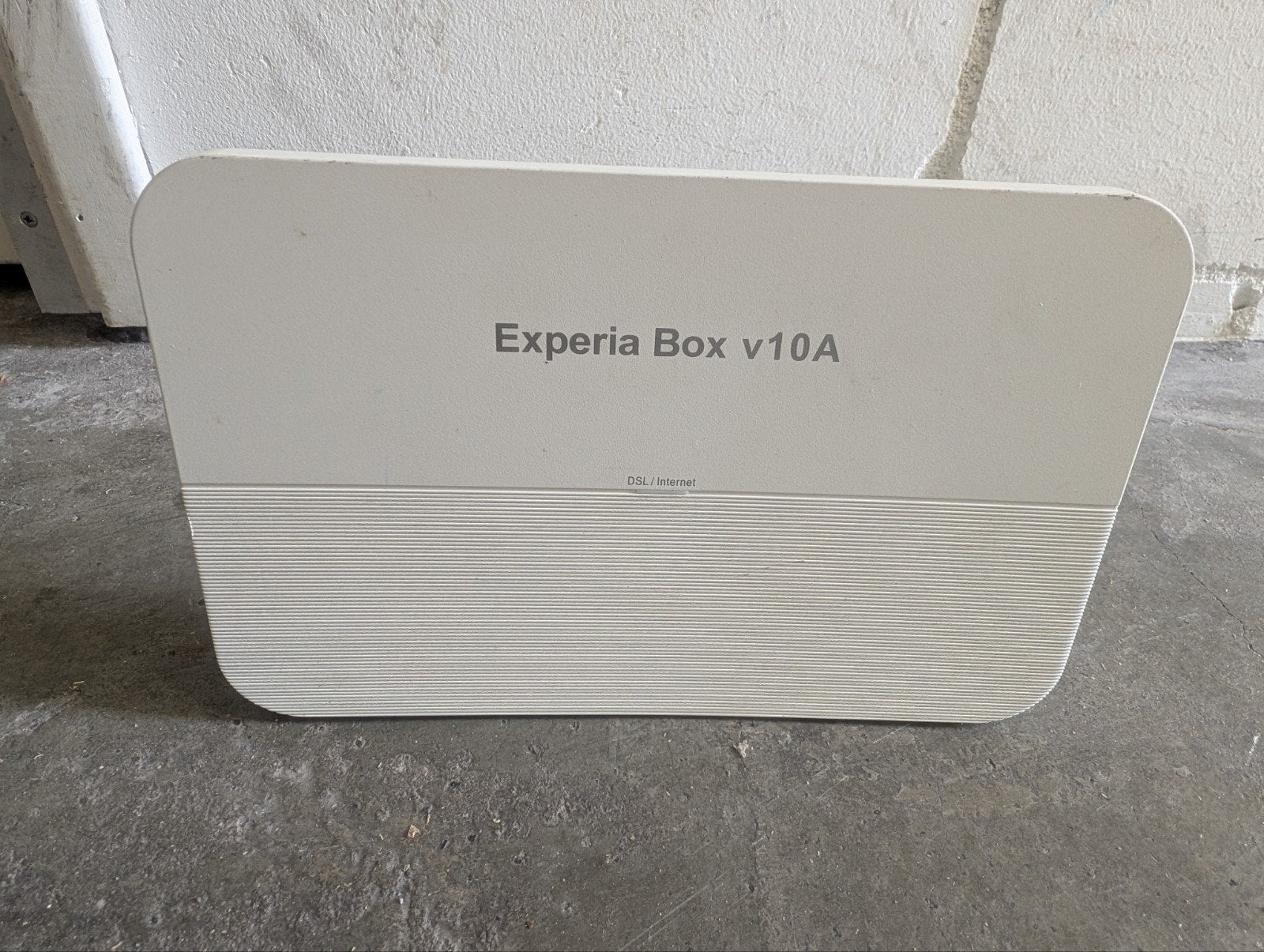 KPN Experia Box v10A Wifi Router Modem - Gigabit Ethernet, Ophalen of Verzenden, Gebruikt, Router met modem, KPN