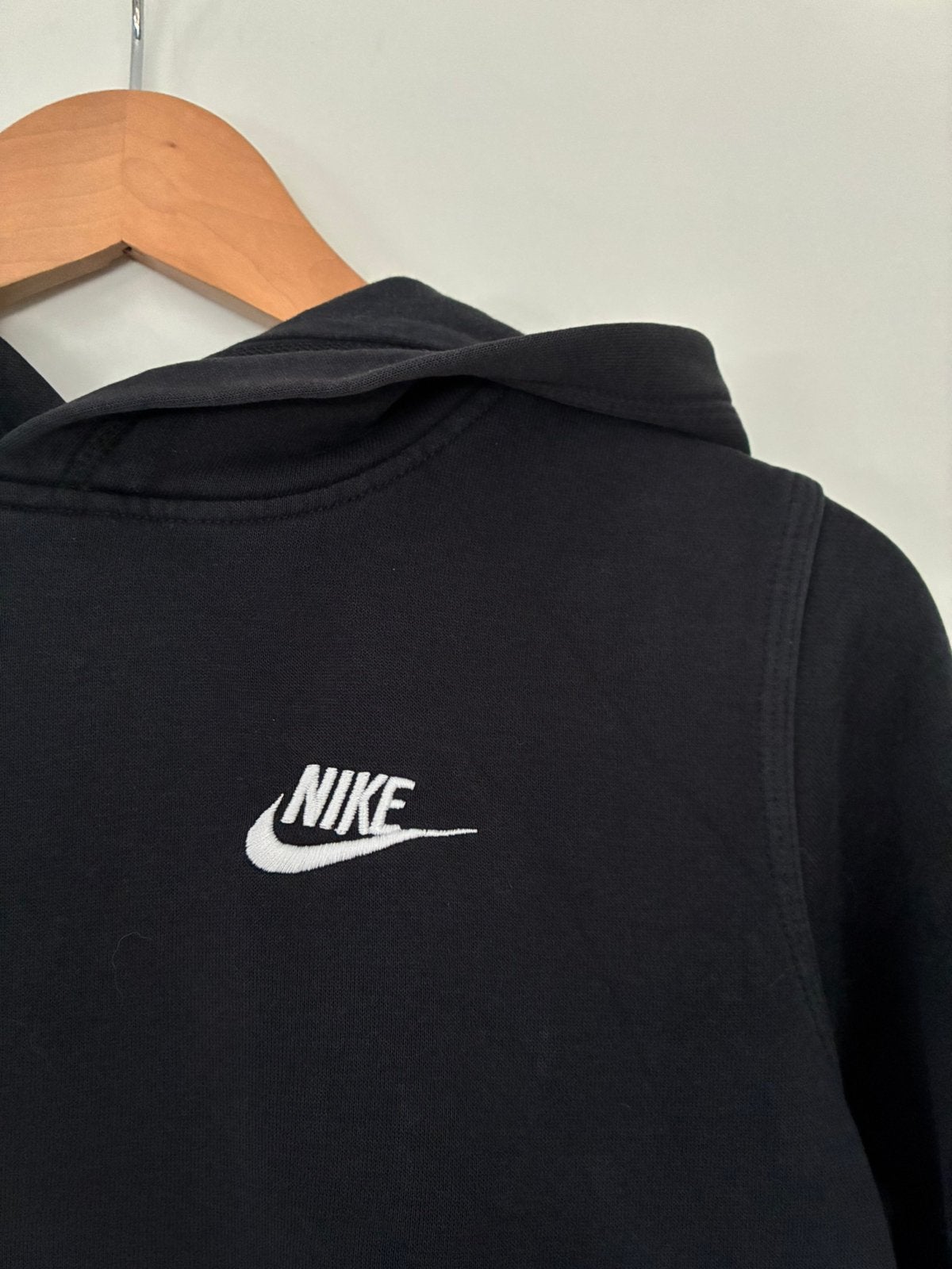 Zwarte Nike sweater hoodie maat 147-158 / L, Kinderen en Baby's, Kinderkleding | Maat 146, Ophalen of Verzenden, Gebruikt, Jongen