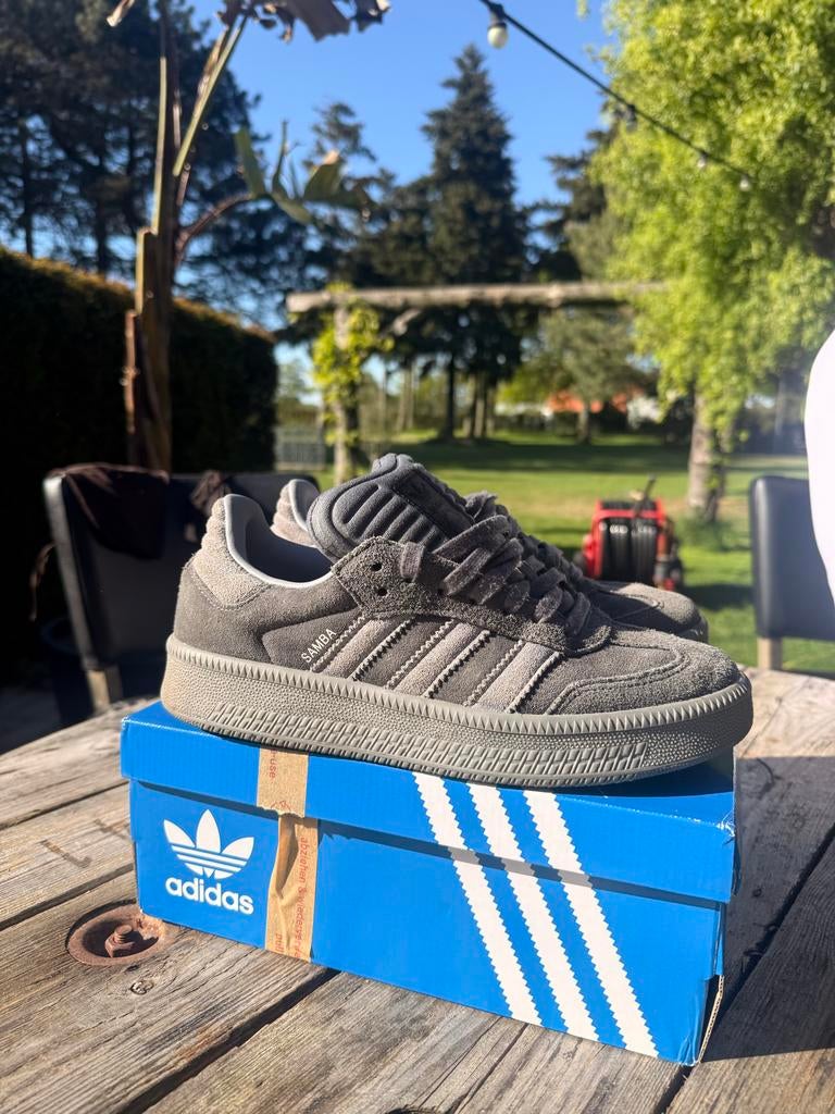 Adidas Samba XLG - Grijs - Maat 41 1/3, Ophalen of Verzenden, Zo goed als nieuw, Overige kleuren, Sneakers of Gympen