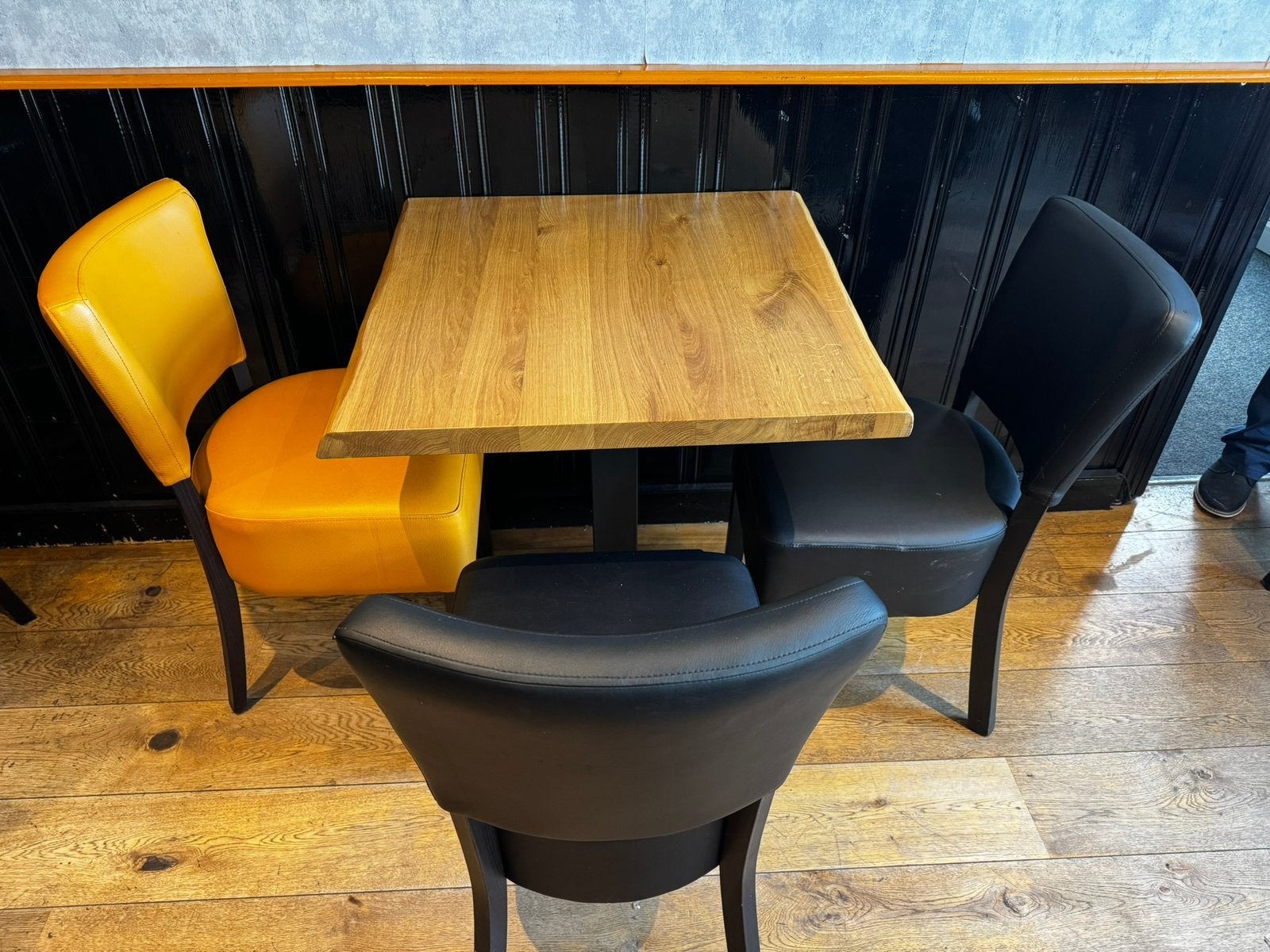Meerdere horeca tafels, stoelen en bankjes, Zakelijke goederen, Ophalen, Meubilair