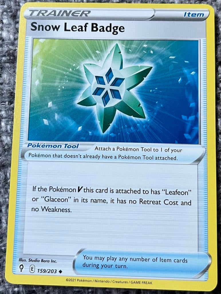 Trainerkaart van Snow Leaf Badge • Evolving Skies (159/203), Verzenden, Nieuw, Losse kaart