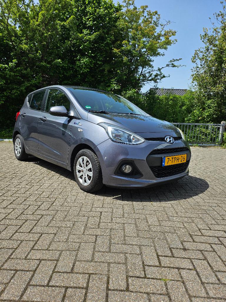 Hyundai i10 1.0 5DR 2014 Grijs, Auto's, 31 €/maand, 4 stoelen, 23 km/l, Origineel Nederlands