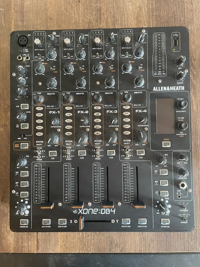 Allen & Heath Xone DB4, Muziek en Instrumenten, Mengpanelen, Ophalen, Zo goed als nieuw, Minder dan 5 kanalen