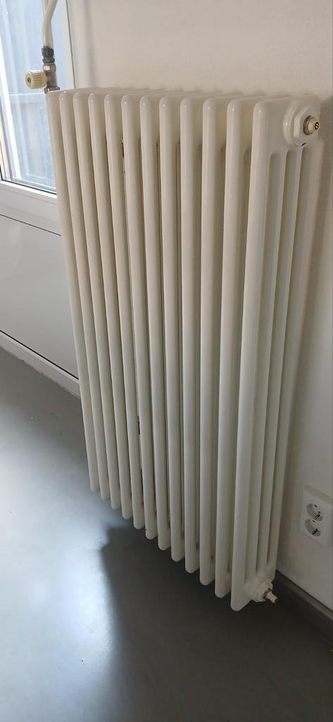 Witte  antieke vintage kolomradiator, gebruikt, goede staat, Ophalen, Gebruikt, Radiator, 60 tot 150 cm
