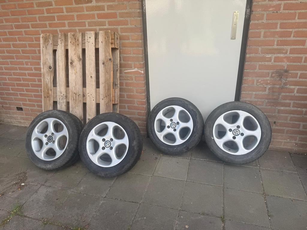 Volkswagen 14 inch velgen met 185/60R14 banden, Auto-onderdelen, Banden en Velgen, Ophalen, 14 inch, Gebruikt, Banden en Velgen