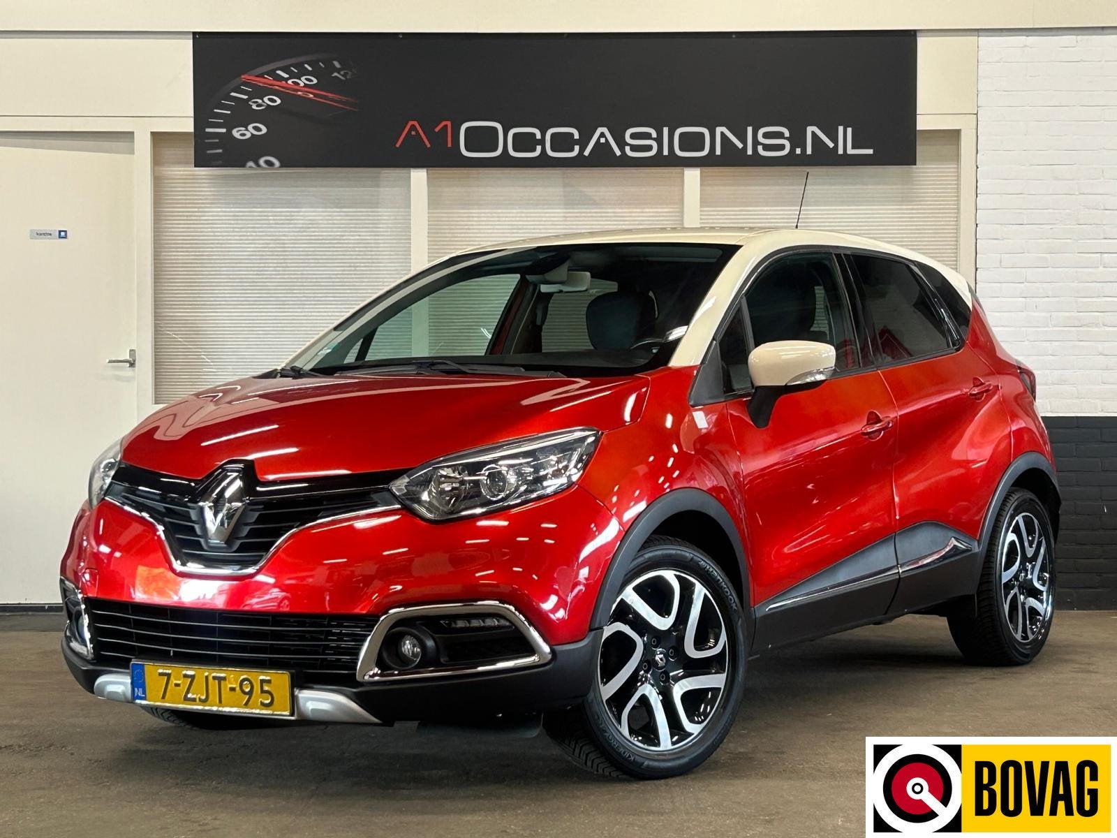 Renault Captur 0.9 TCe Helly Hansen + NAVI + NW KETTING!, Auto's, Voorwielaandrijving, Gebruikt, Automatische klimaatregeling