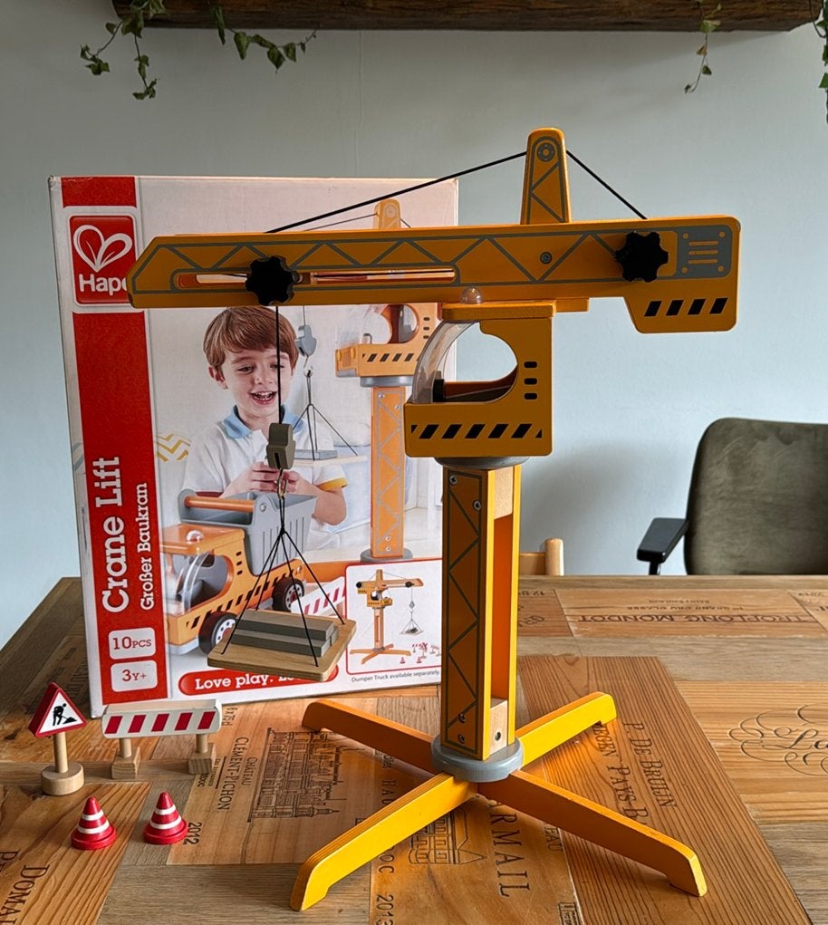 Hijskraan van Hape. Originele doos en enkele accessoires., Kinderen en Baby's, Speelgoed | Houten speelgoed, Ophalen of Verzenden