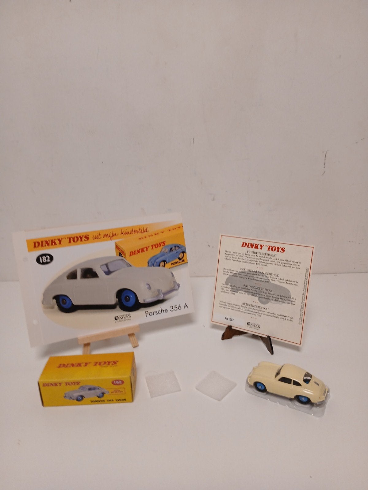 porsche 356A creme dinky toys  atlas, Hobby en Vrije tijd, Ophalen of Verzenden, Auto, Dinky Toys