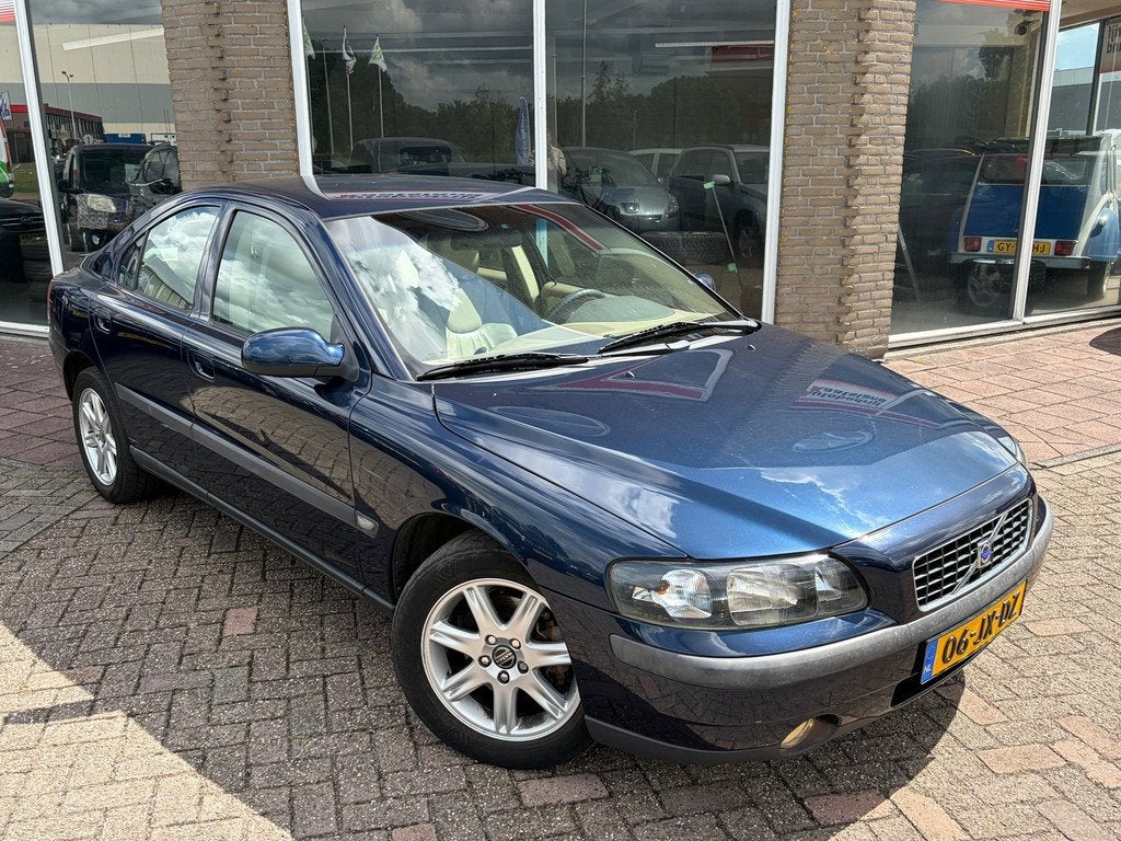 Volvo S60 2.4 Edition - Leer - Airco - NIEUWE APK -, Voorwielaandrijving, 1442 kg, Gebruikt, Beige