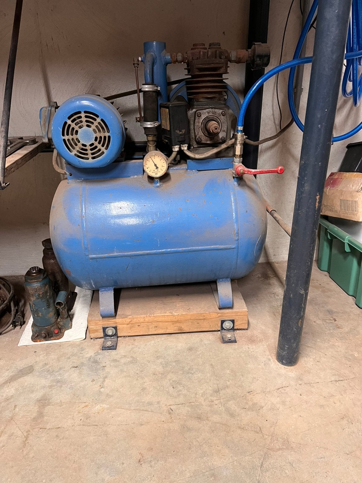 Compressor 380 volt, Ophalen, Gebruikt, 6 tot 10 bar, 25 tot 100 liter