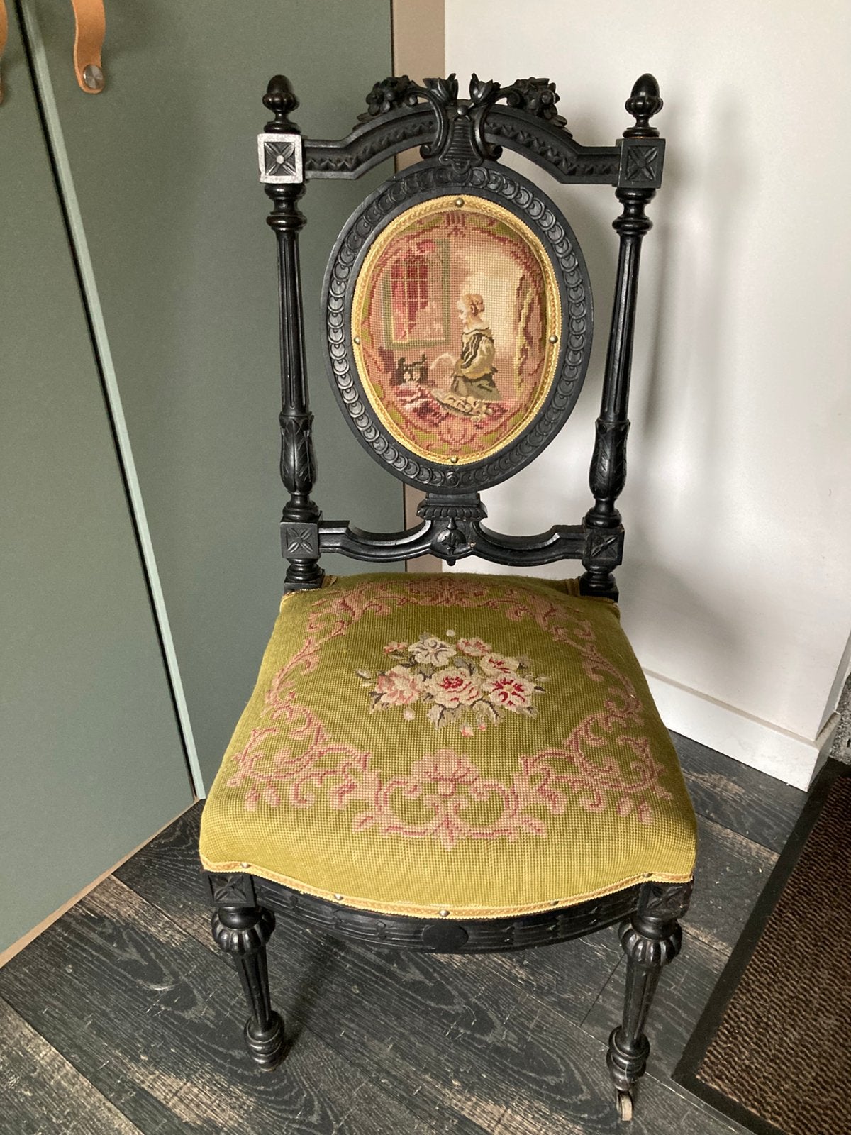 Antieke geborduurde stoel (231025), Antiek en Kunst, Ophalen