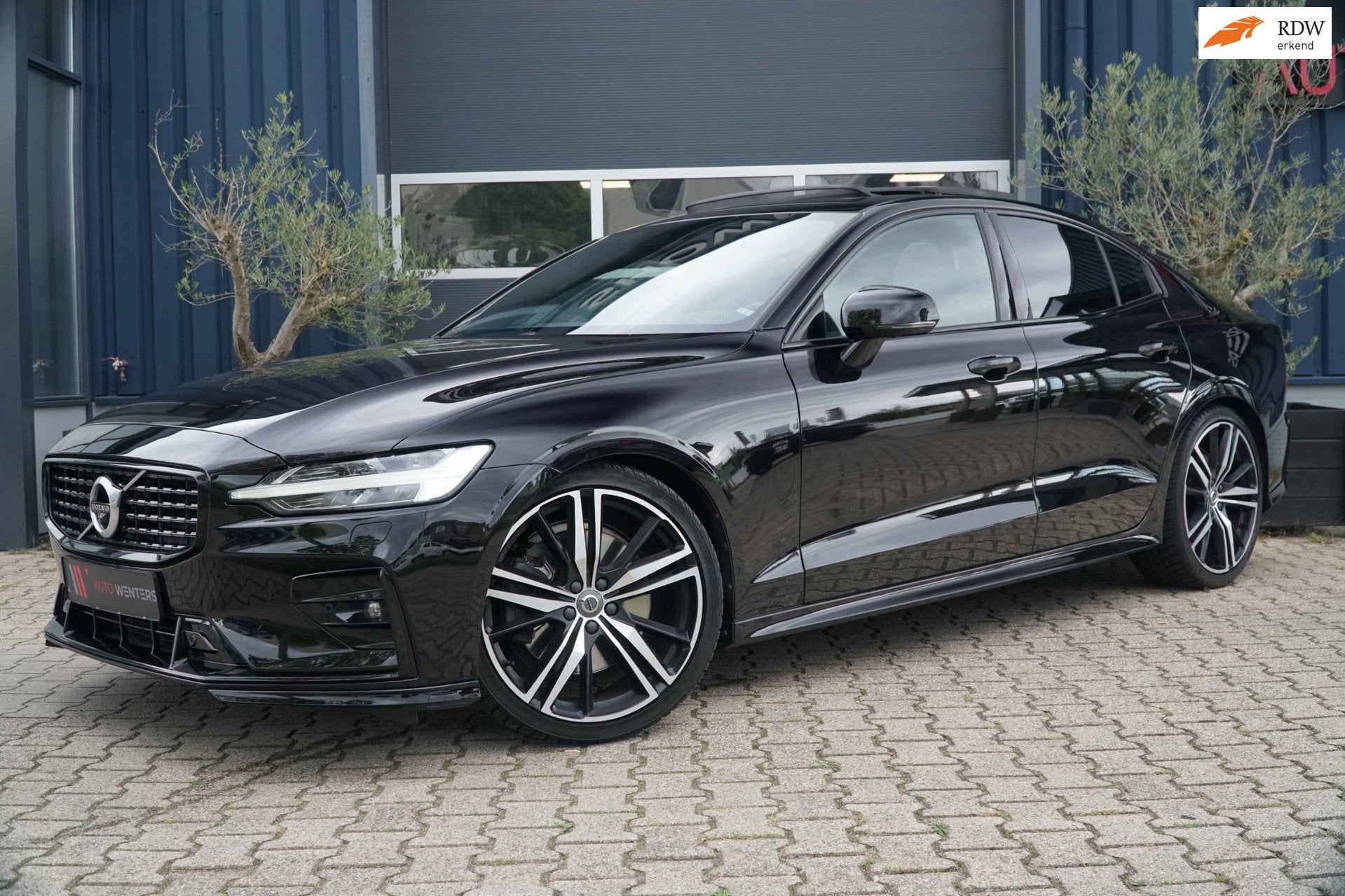 Volvo S60 2.0 T5 R-Design 250PK! PANO|BOWER&WILKINS|TREKHAAK, Auto's, Dealer onderhouden, 15 km/l, 4 cilinders, 1969 cc