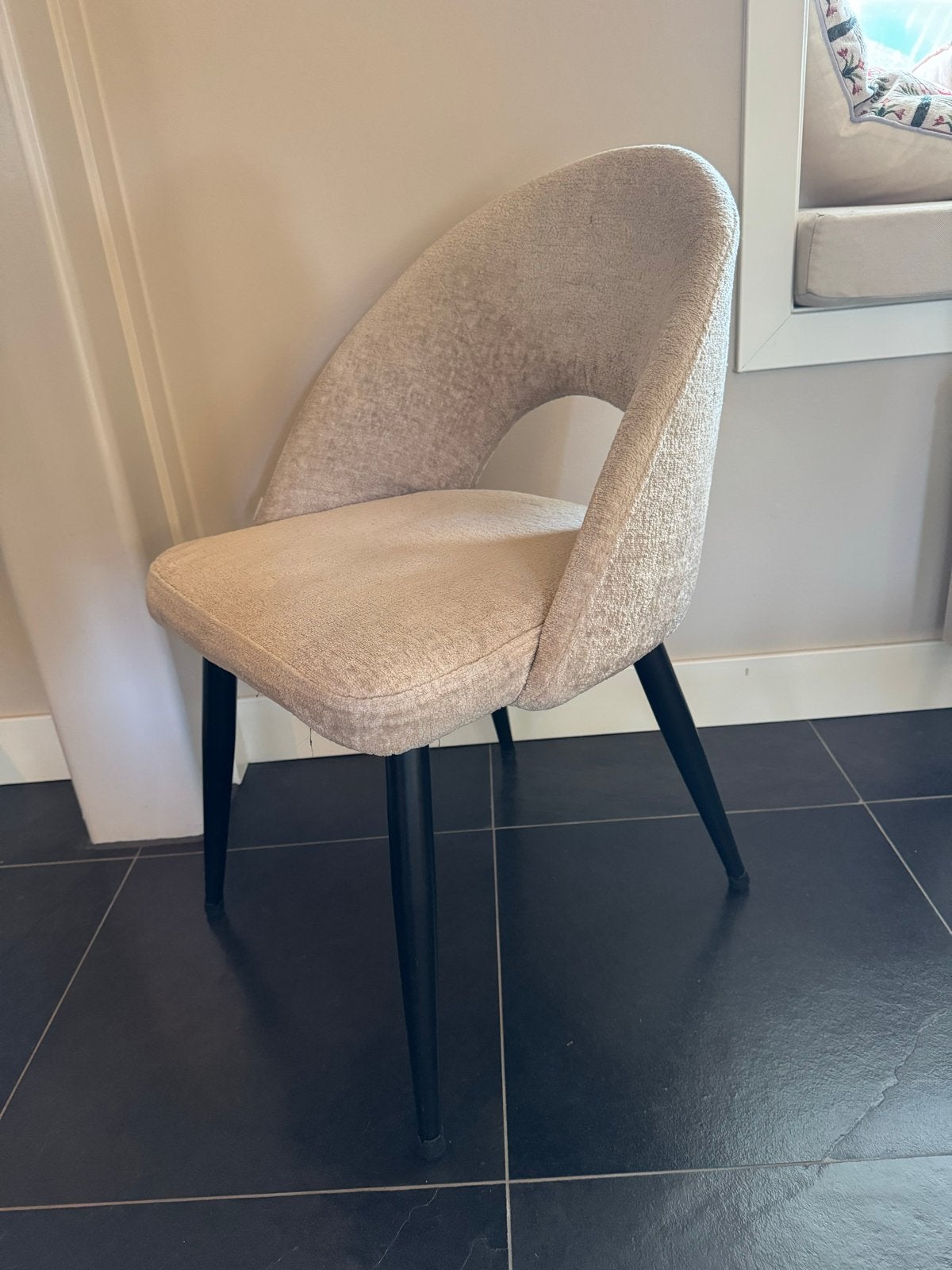 4x Kave Home eetkamerstoel Mael beige, Huis en Inrichting, Ophalen, Overige kleuren, Zo goed als nieuw, Vier