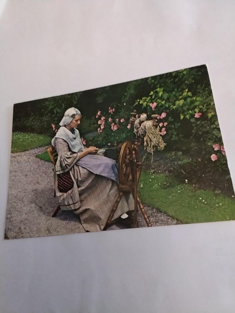 GRONINGEN. KLEDERDRACHT  vrouw achter spinnewiel, Ophalen of Verzenden, Voor 1920, Zeeland
