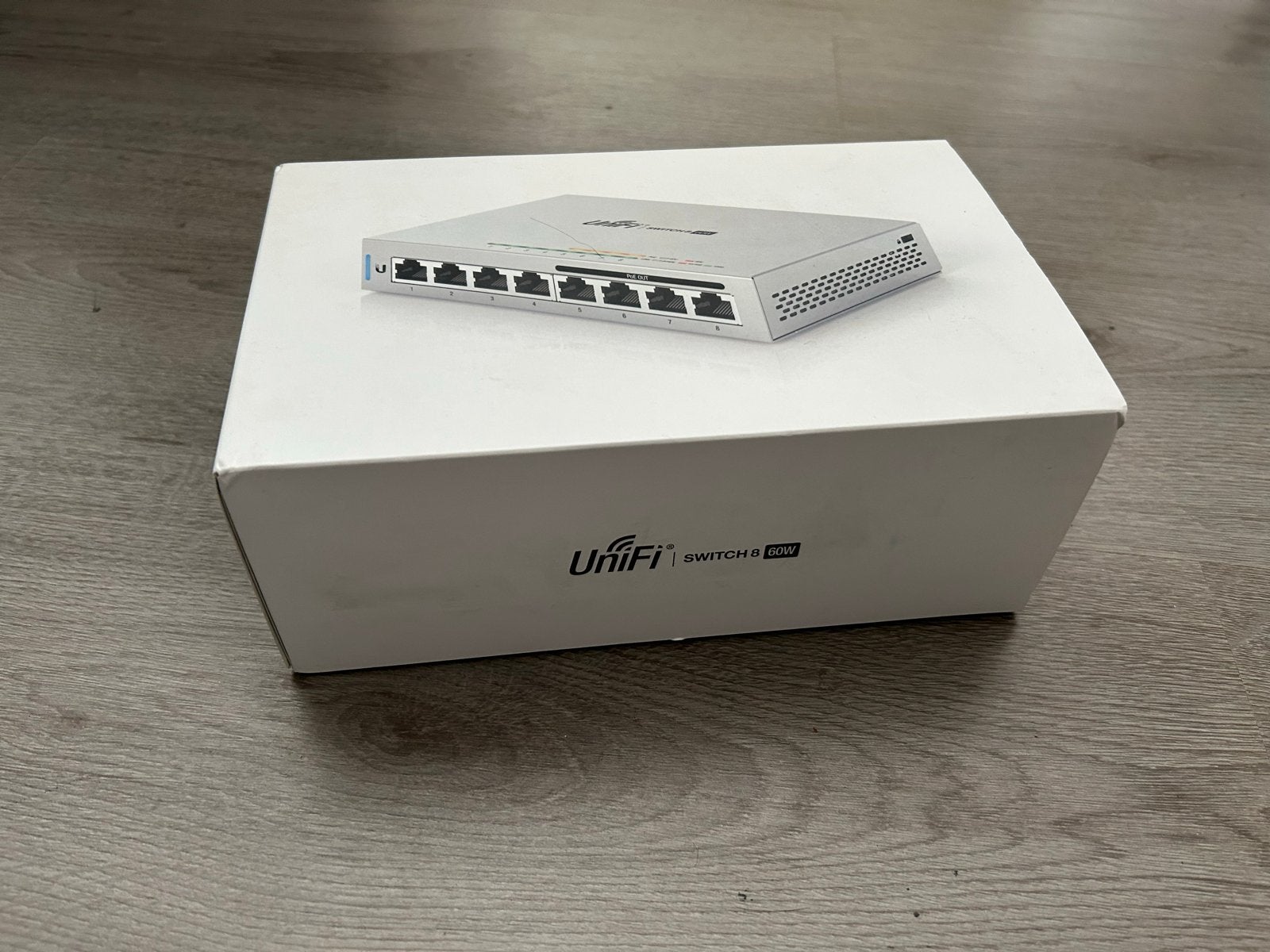 Ubiquiti UniFi Netwerk Apparatuur Bundel (AP, Switch, USG), Computers en Software, Netwerk switches, Ophalen of Verzenden, Zo goed als nieuw