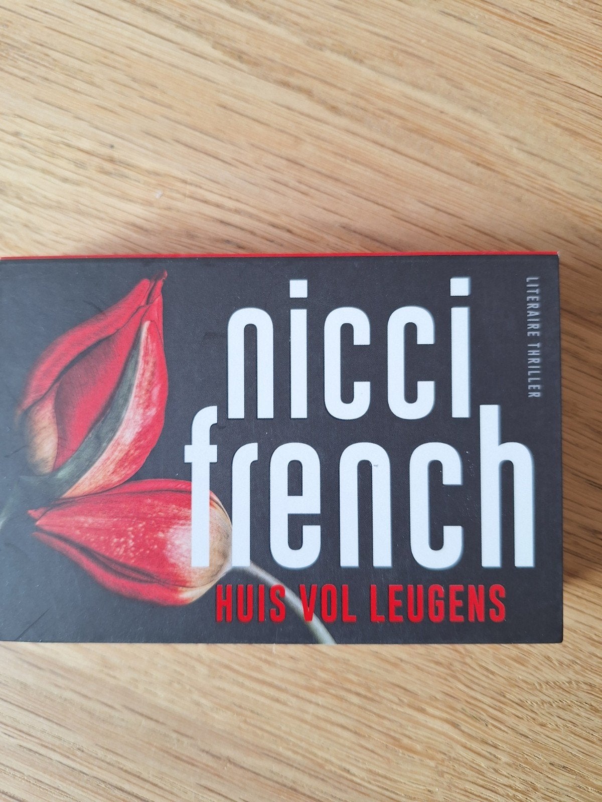 Nicci French - Huis vol leugens (Dwarsligger), Boeken, Ophalen of Verzenden, Zo goed als nieuw, Nicci French, Nederland