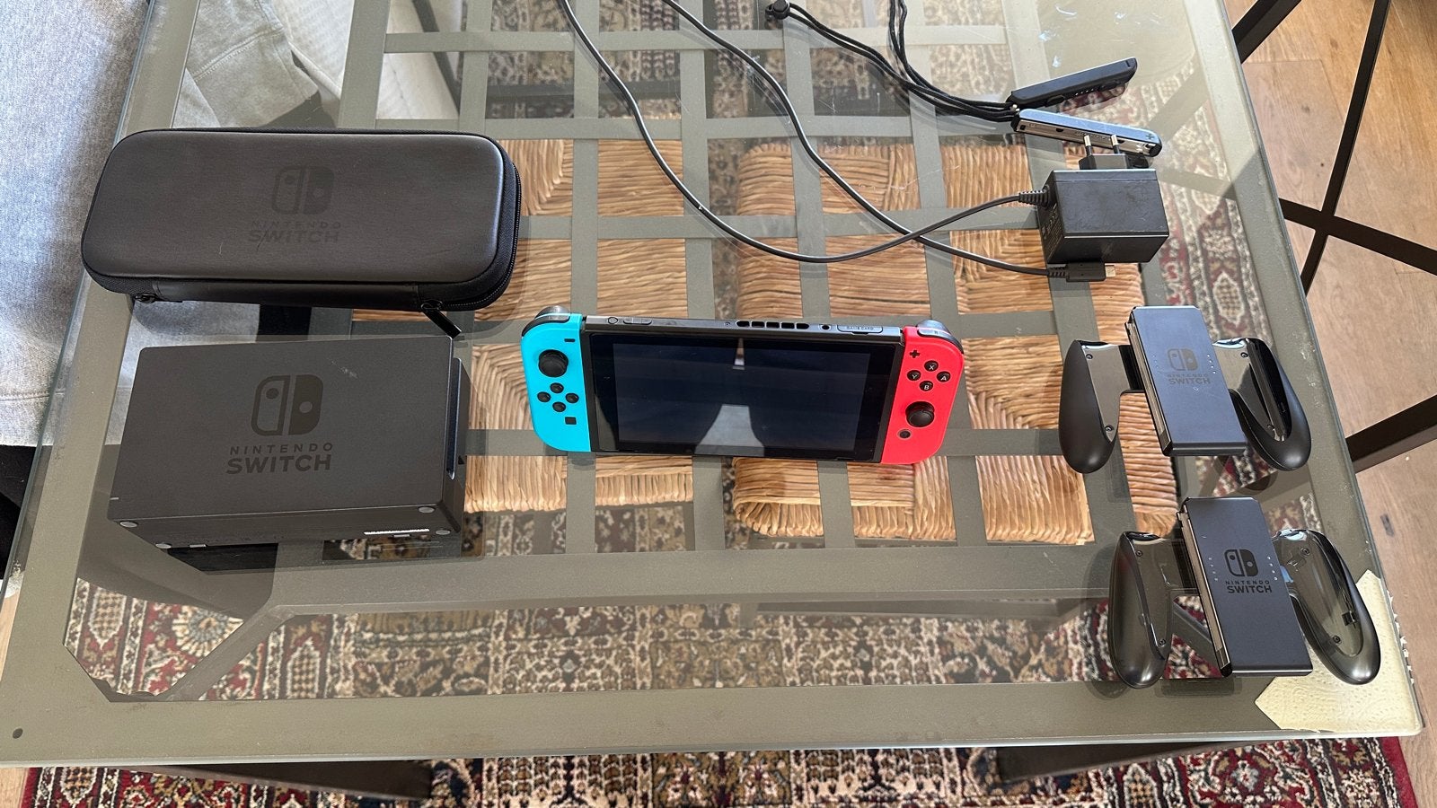Nintendo Switch with Joy-Con Charging Grip & case, Ophalen, Gebruikt, Met 1 controller, Switch Original