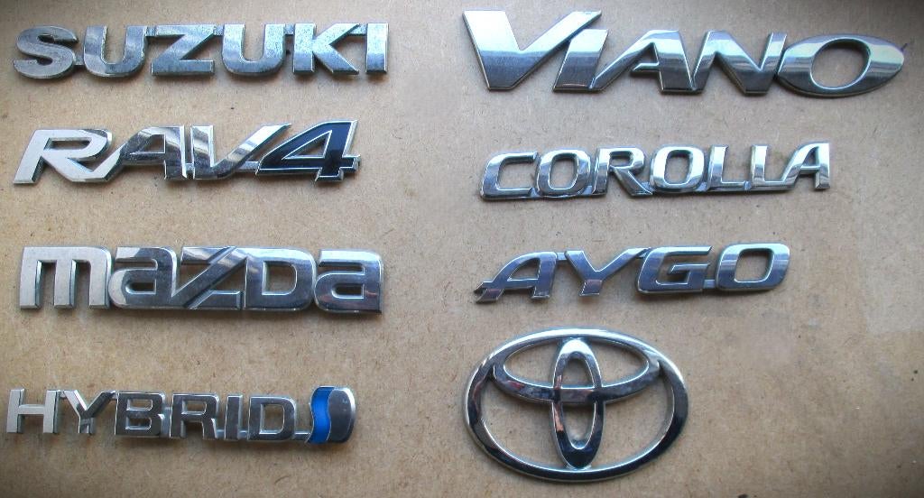 Auto Logo~Emblemen~Aygo~Rav4~Hybrid~Viano, Ophalen of Verzenden