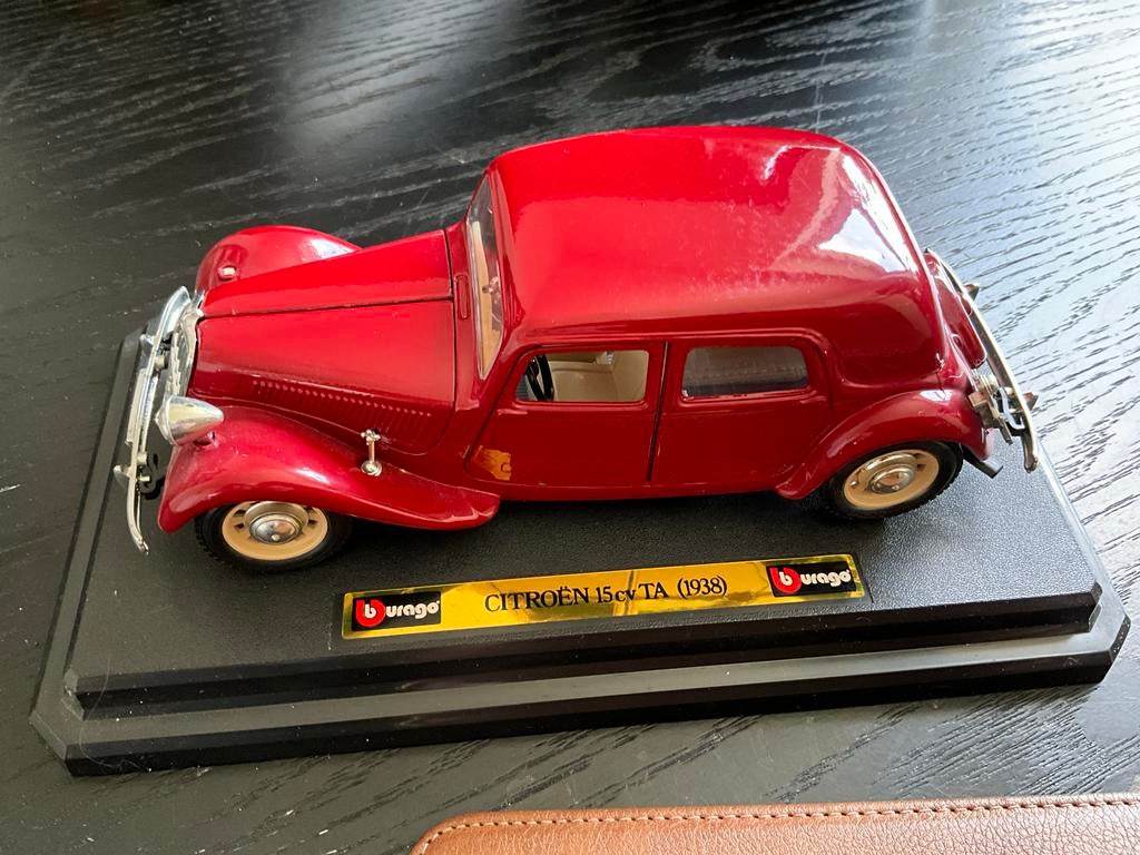 Burago Citroën 15 cv TA (1938) modelauto in doos, Hobby en Vrije tijd, Modelauto's | 1:24, Ophalen, Zo goed als nieuw, Auto