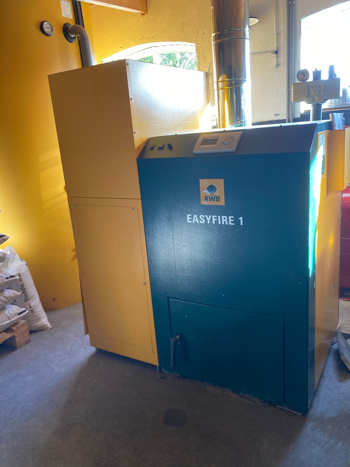 KWB Easyfire Pelletkachel met 1500L buffervat, Ophalen, Gebruikt, Hoog rendement (Hr), Overige typen