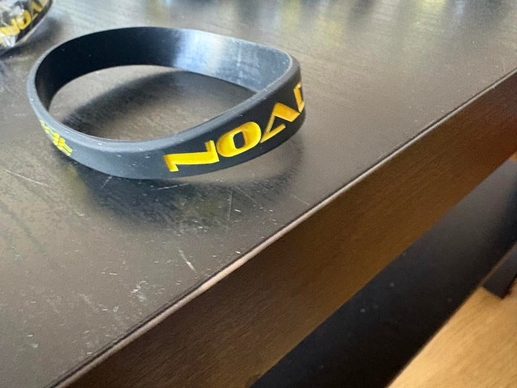 10x NAC Breda siliconen bandjes - Supporter polsbandjes, Ophalen of Verzenden, Zo goed als nieuw, Zwart, Kunststof of Plastic