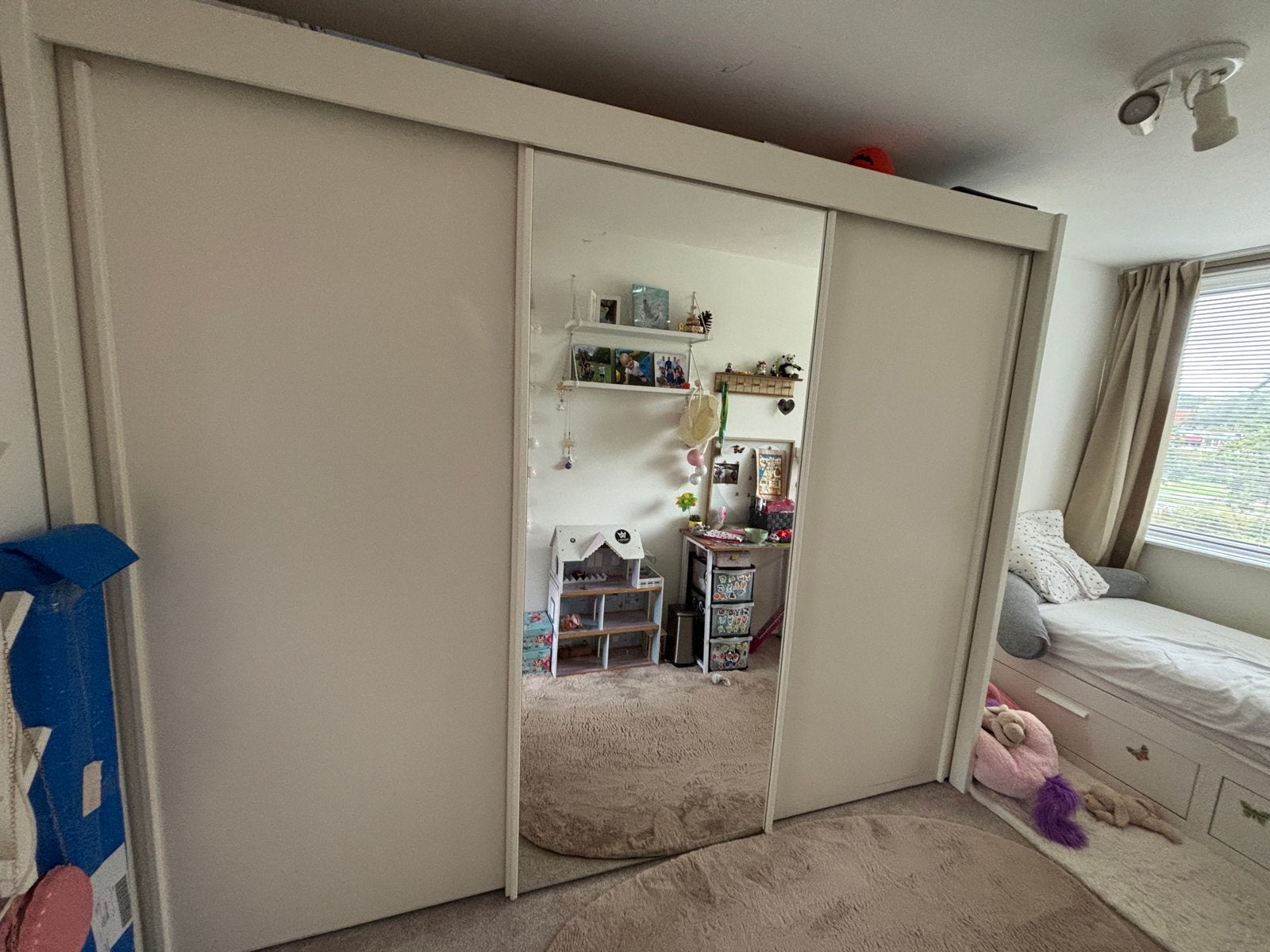 Witte kledingkast met schuifdeuren en spiegel, Huis en Inrichting, Kasten | Kledingkasten, Ophalen, Met plank(en), Gebruikt, 200 cm of meer