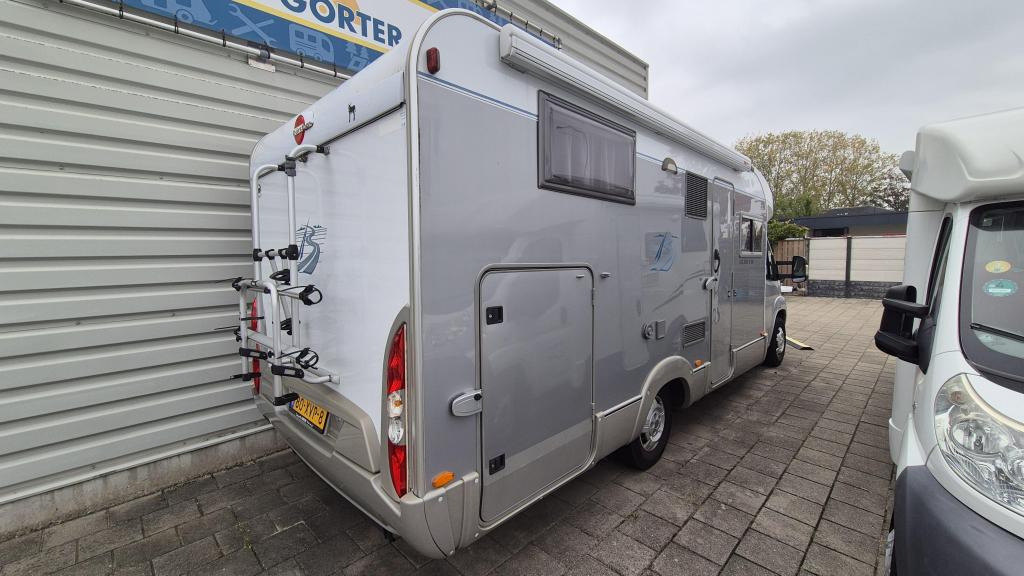 Bürstner Solano T, Caravans en Kamperen, Campers, Standaard zit, Bürstner, Achteruitrijcamera, Koelkast