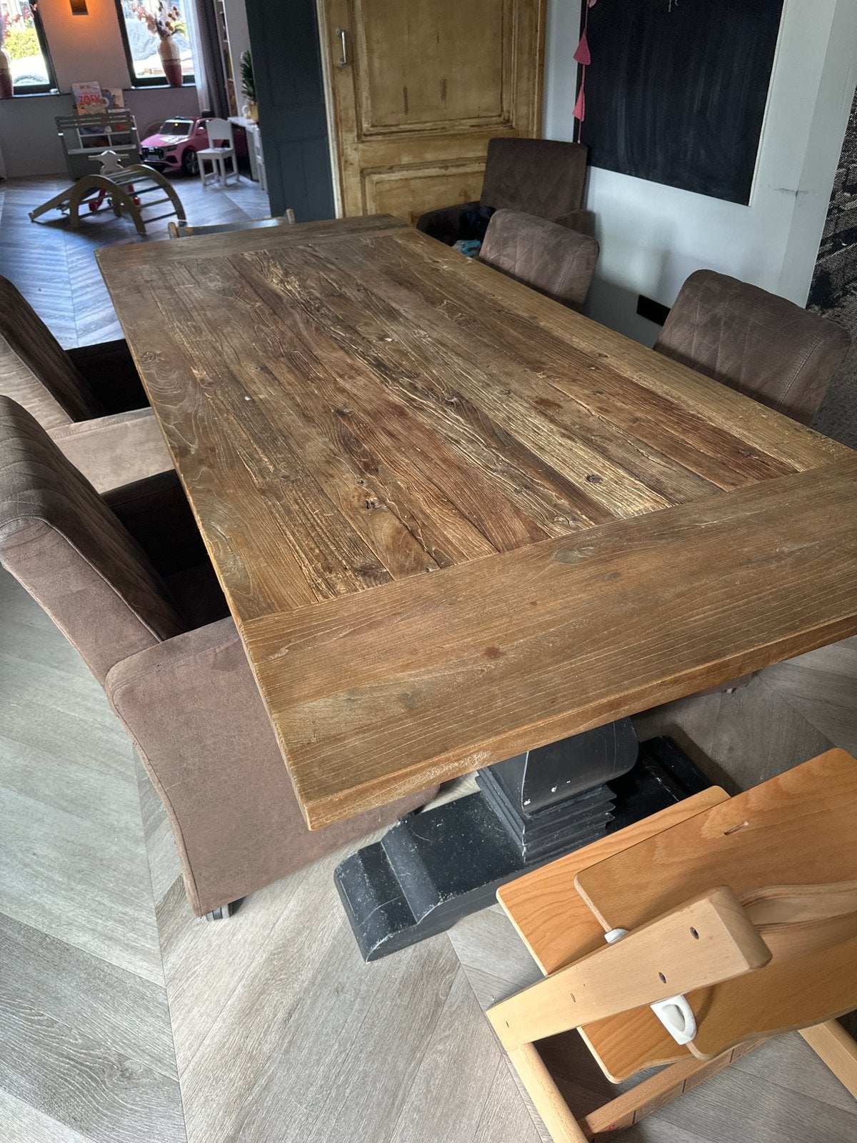 Robuuste houten eettafel met zwarte voet, Huis en Inrichting, Ophalen, Gebruikt, 200 cm of meer, 50 tot 100 cm