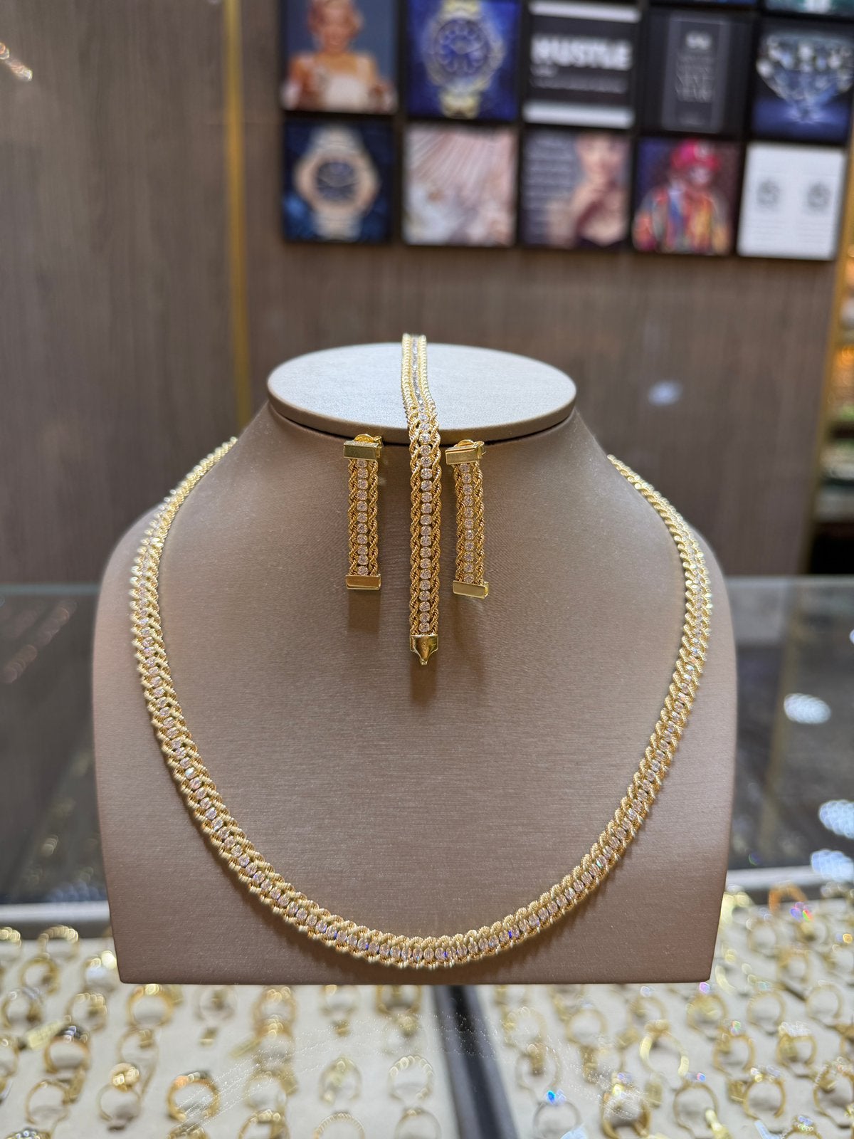 18KT Goud - 26.3 Gram - Vrouwenketting-Armband-Oorbellen, Ophalen, Nieuw, Goud